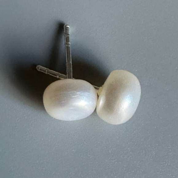 Sterling Silver Freshwater White Pearl Stud Earring 9mm - Picture 9 of 11